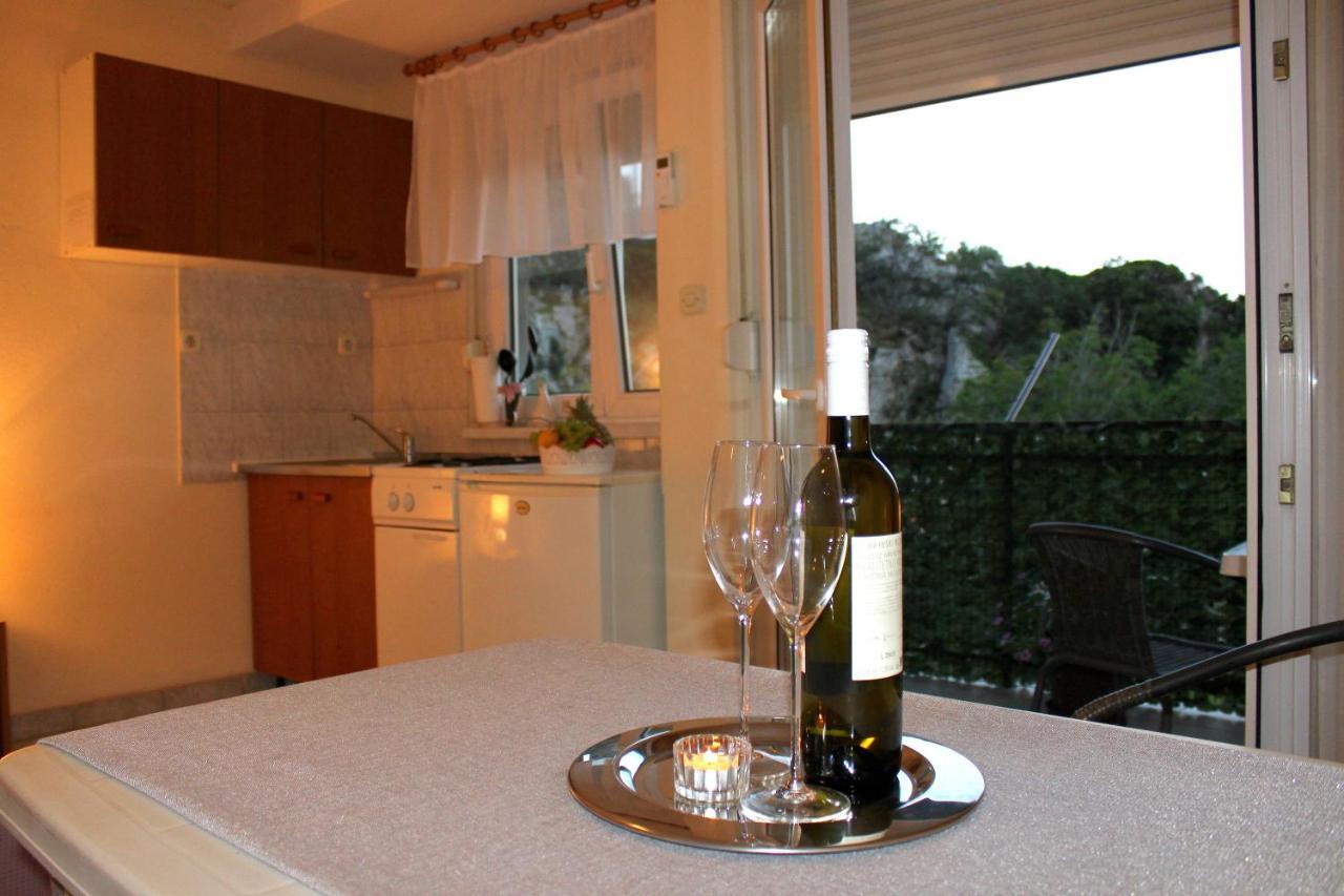 Apartments Nature Omis Exterior photo