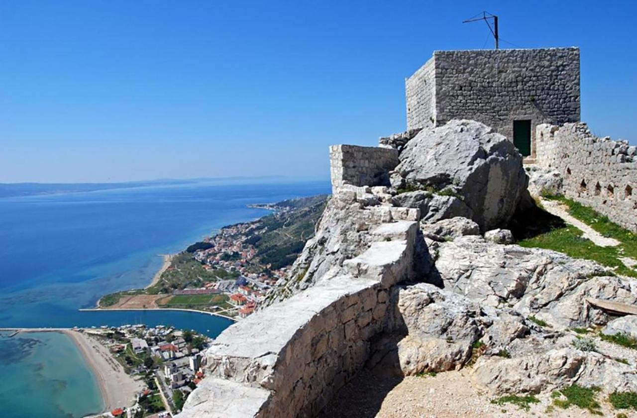 Apartments Nature Omis Exterior photo