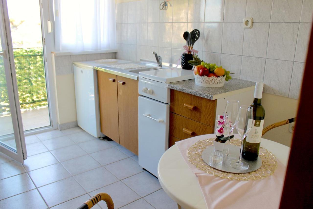 Apartments Nature Omis Exterior photo