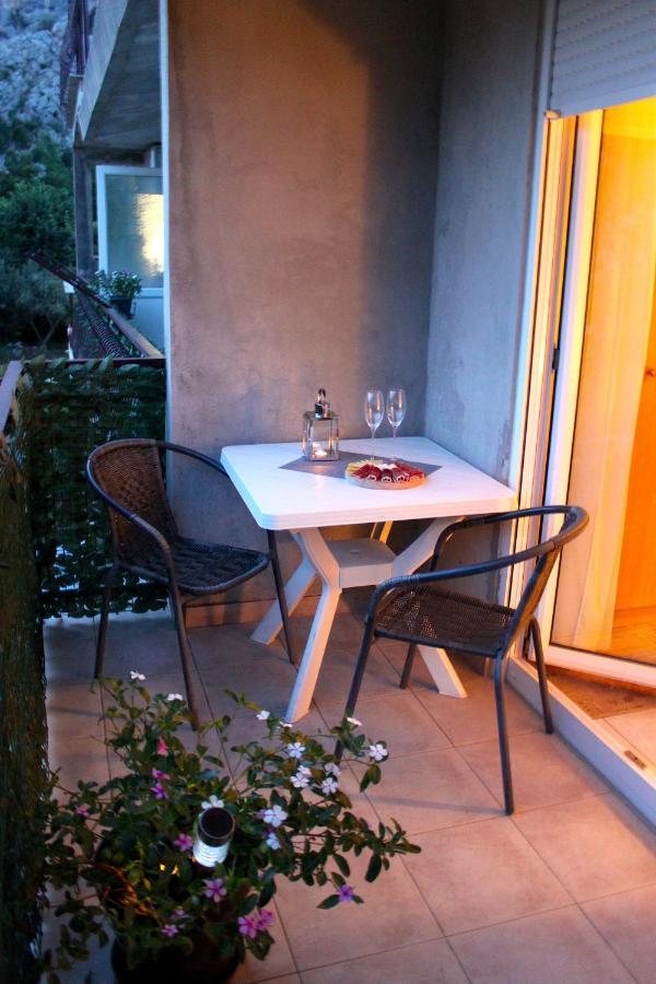 Apartments Nature Omis Exterior photo